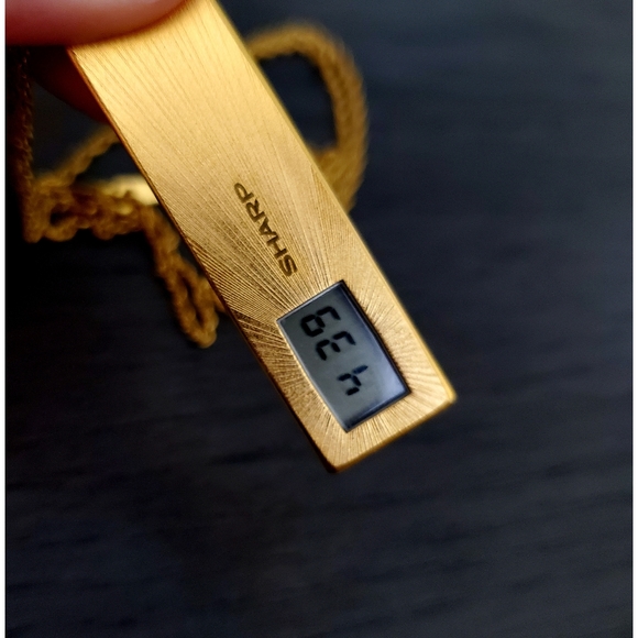 Vintage Sharp Elsi Quartz Digital Pendant Watch - Picture 10 of 10